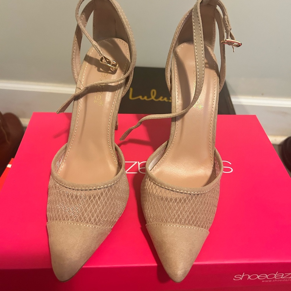 Shoe Dazzle Tan Women's Heels size 5.5